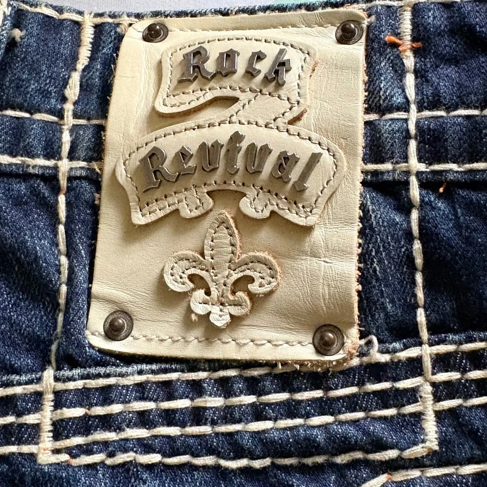 Rock Revival Men Drk Wash Bootcut Jeans Fleur de Lis Thick Stitch Blue 29x32 Y2K